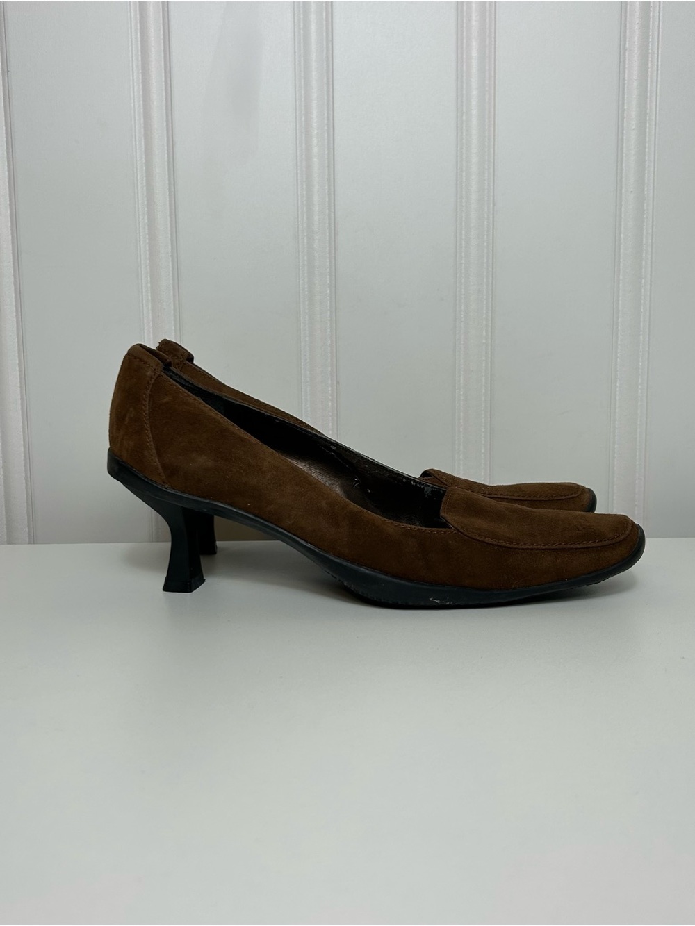 Stuart weitzman brown suede heels Left sole is peeling women’s 7